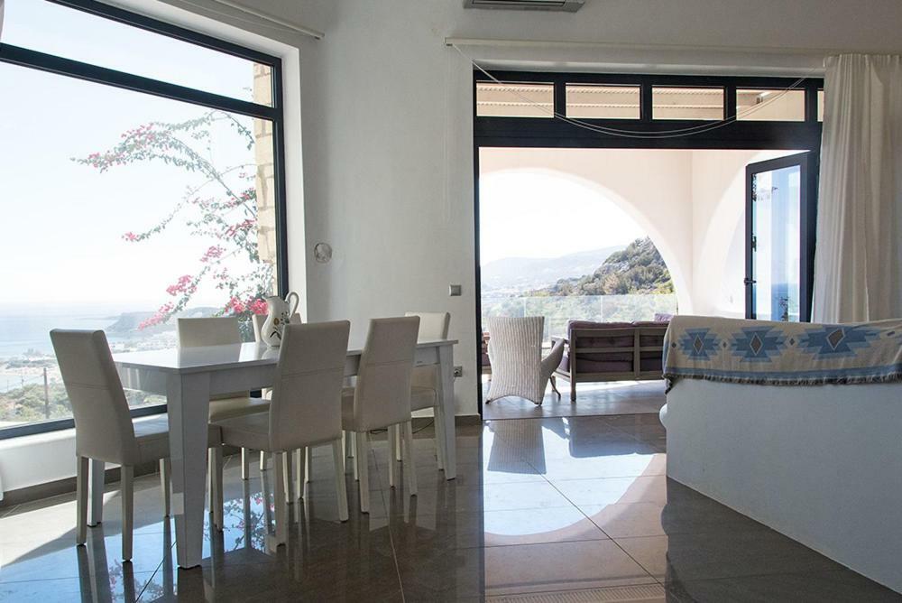 Evilia Luxury Villa Amoopi Exterior photo